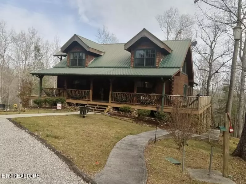 633 Retreat Rd, Jamestown, TN 38556