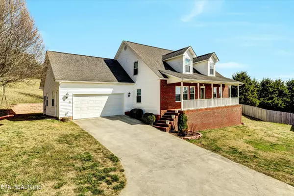 570 Cordova LN, Lenoir City, TN 37771