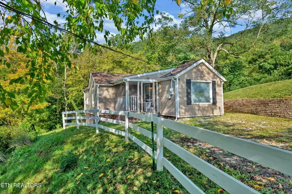 505 9th St, Lafollette, TN 37766