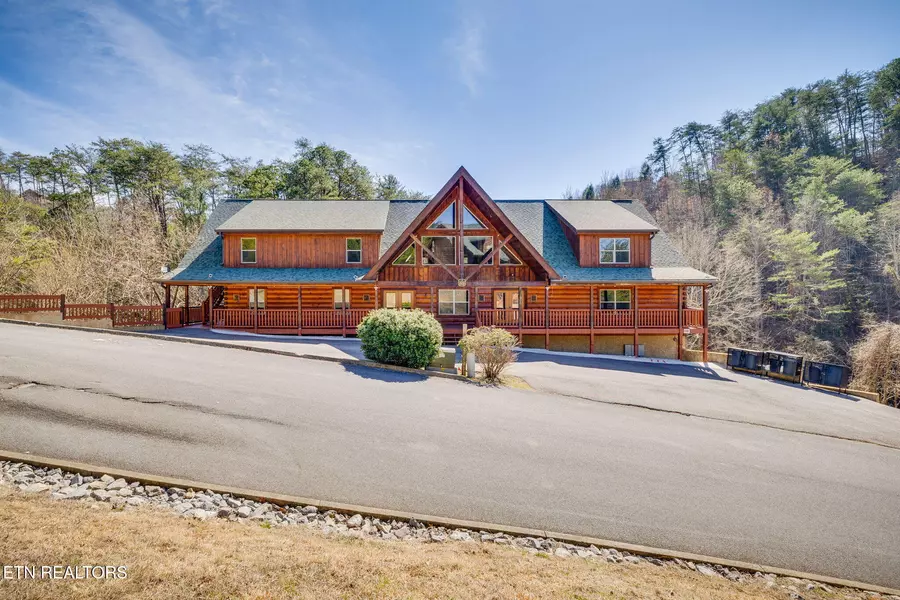 1934 Bear Creek Falls WAY, Sevierville, TN 37862