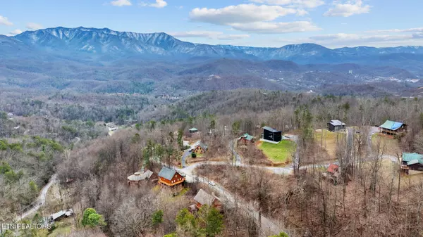 916 Smoky CT, Gatlinburg, TN 37738