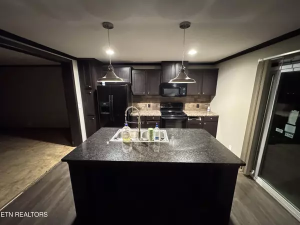 Lancing, TN 37770,147 Apple Valley Rd