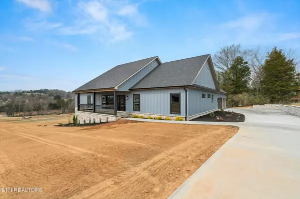 Maryville, TN 37804,215 Charlie LN