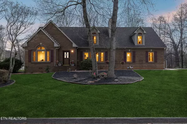 103 Nelson PL, Harriman, TN 37748