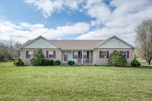 296 Deer Lodge Hwy, Clarkrange, TN 38553