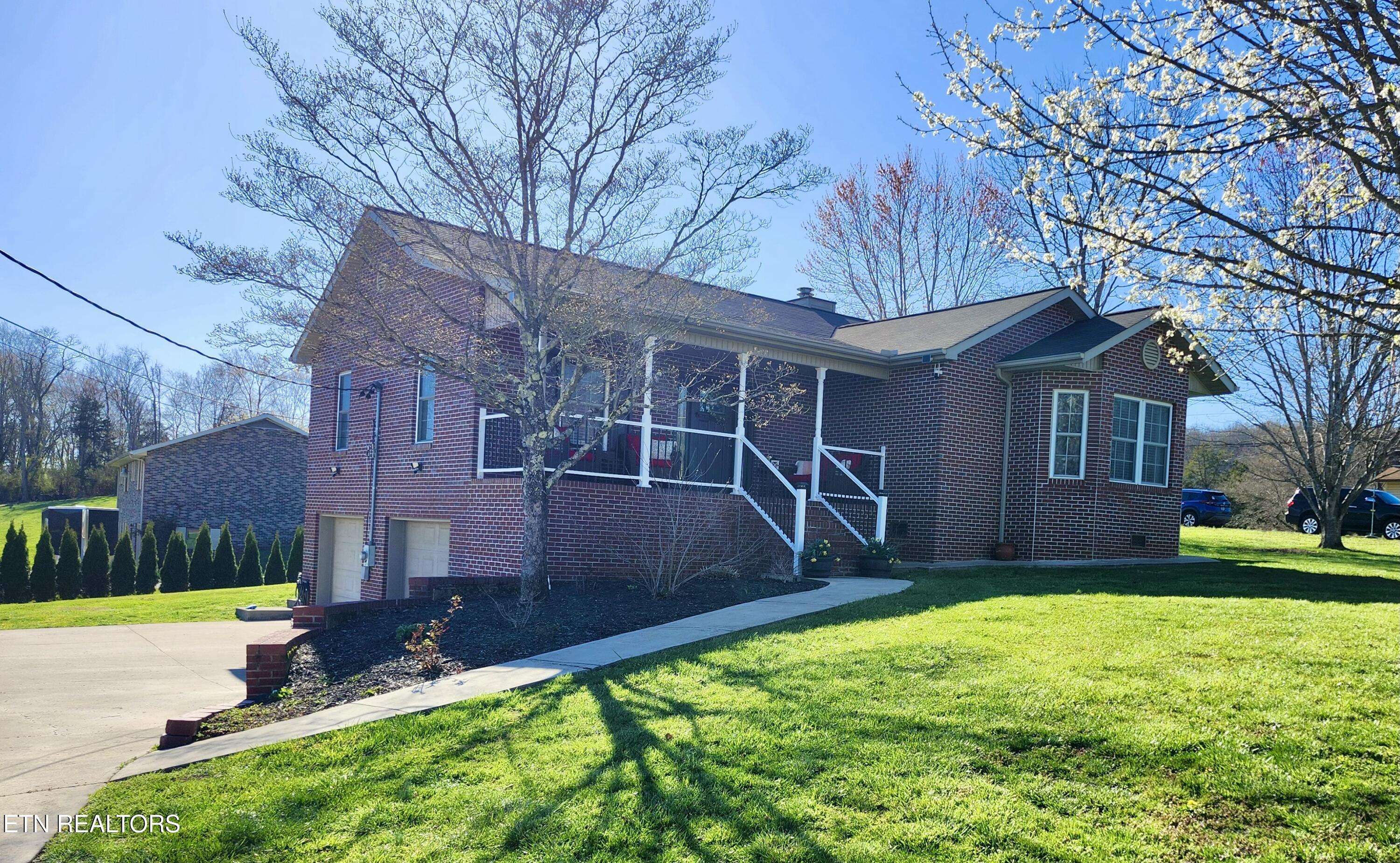 8405 Graceland Rd, Corryton, TN 37721