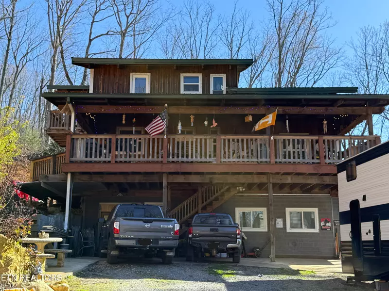 180 Grand Country DR, Cosby, TN 37722
