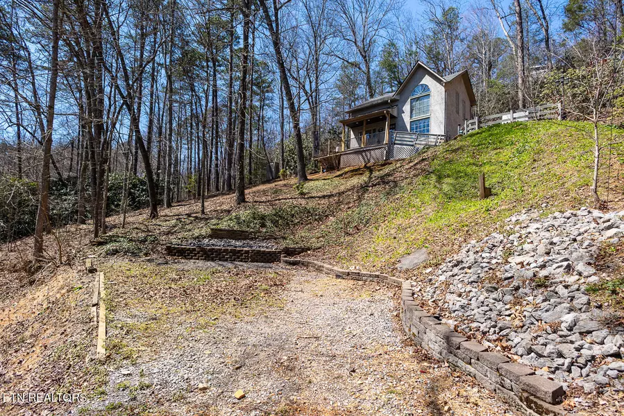 1027 Highland DR, Gatlinburg, TN 37738