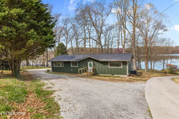 2173 Sugar Grove Valley Rd, Harriman, TN 37748