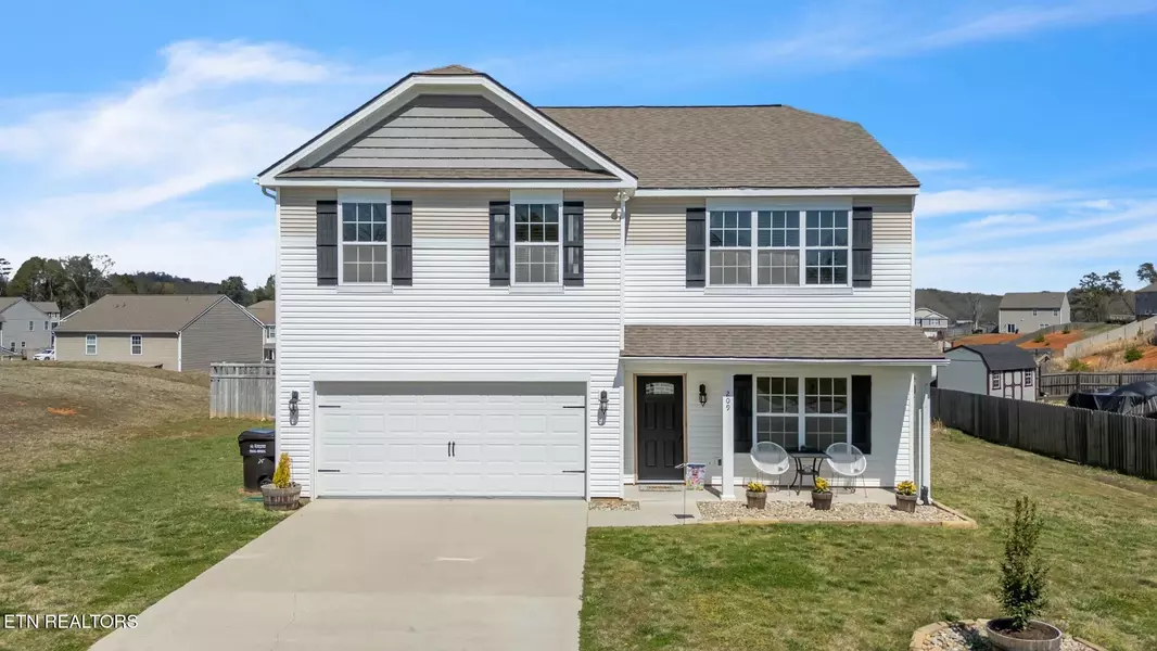 209 Gail LN, Lenoir City, TN 37772