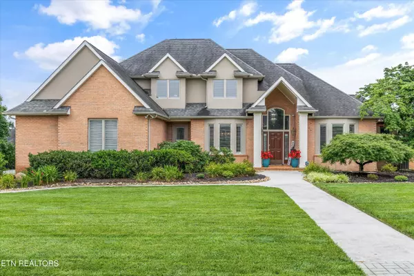 1647 Banebury LN, Alcoa, TN 37701