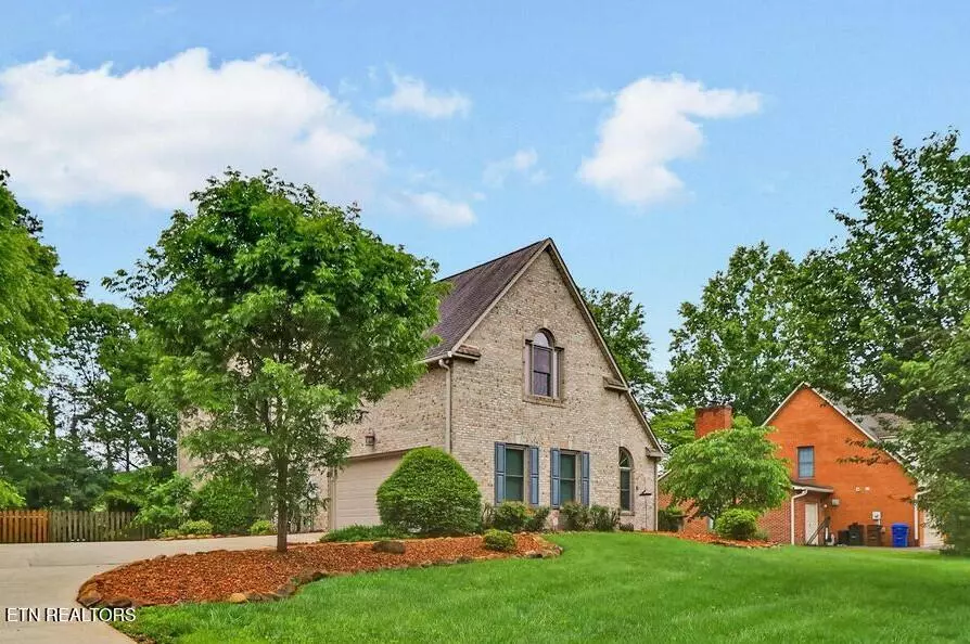 105 Melbourne Rd, Oak Ridge, TN 37830