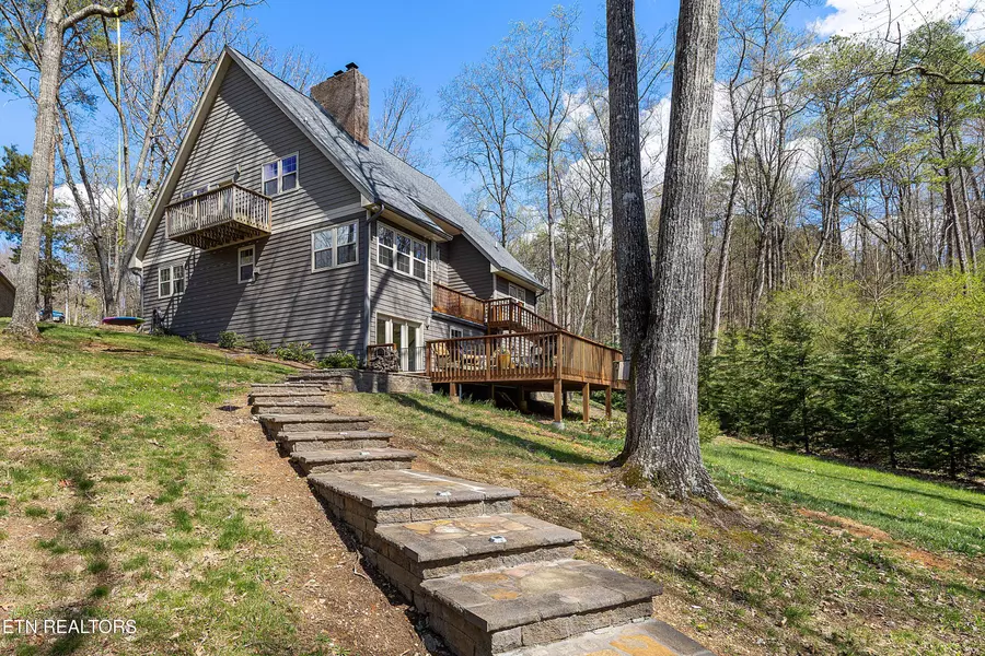 202 Spring View DR, Lenoir City, TN 37772