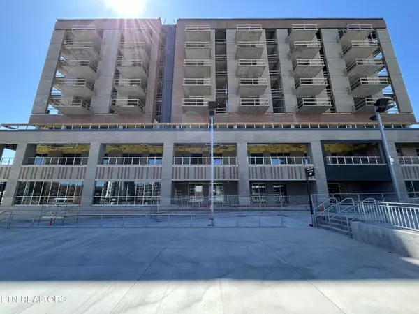 Knoxville, TN 37915,122 Stadium Way #718