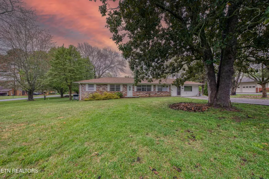 3801 Devon DR, Knoxville, TN 37918