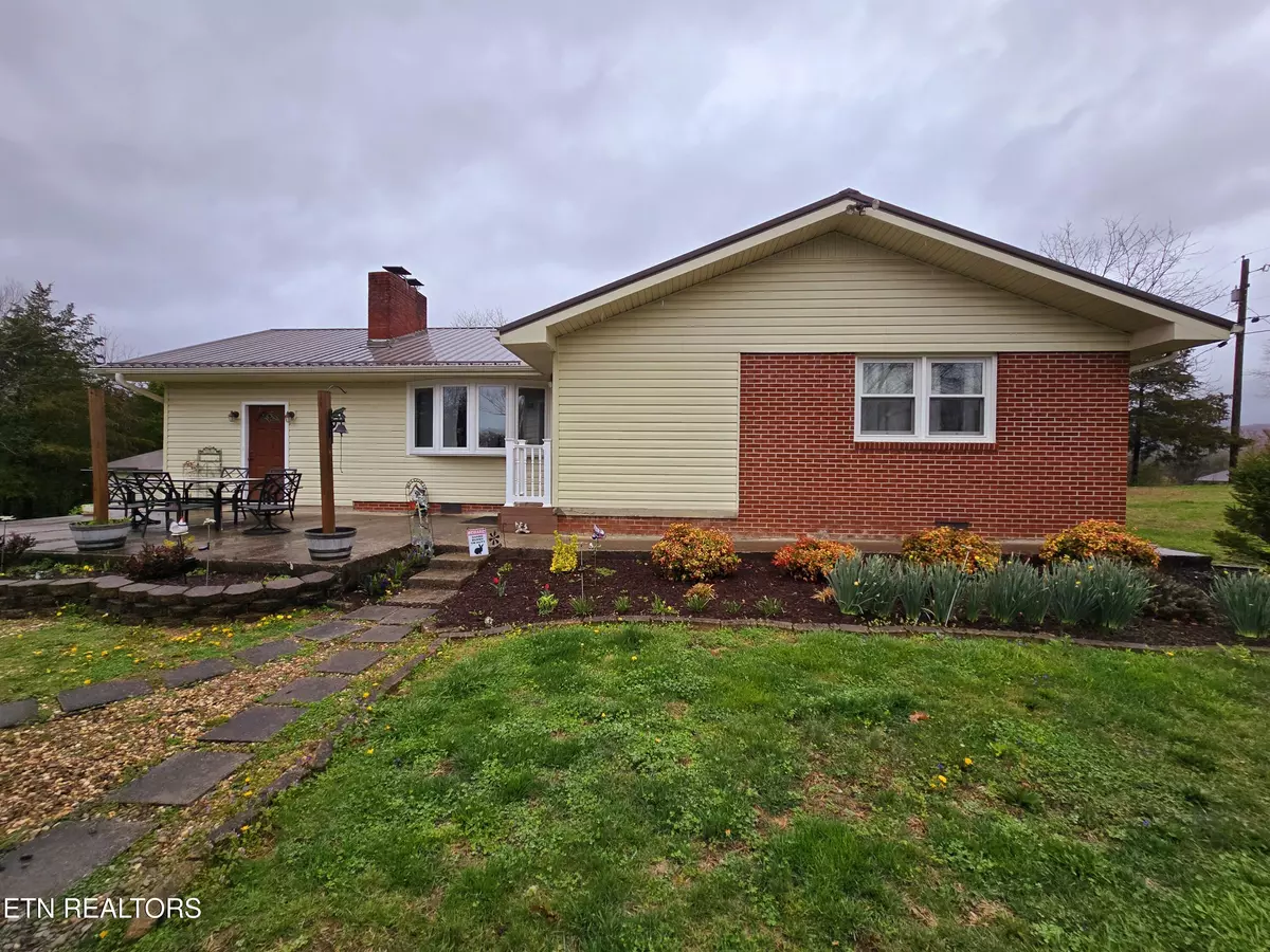 Ewing, VA 24248,165 Golf Course Rd