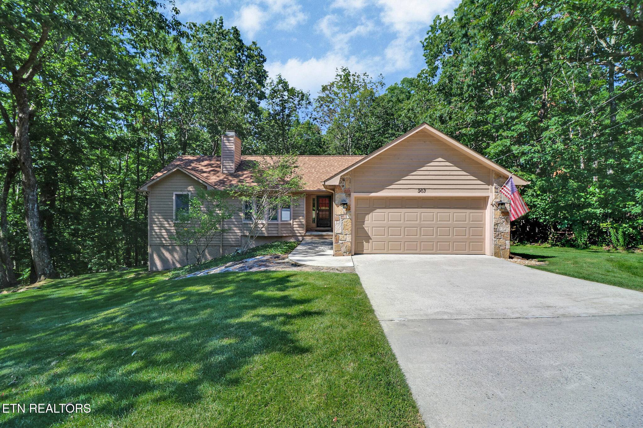 Crossville, TN 38558,207 Overlook LN