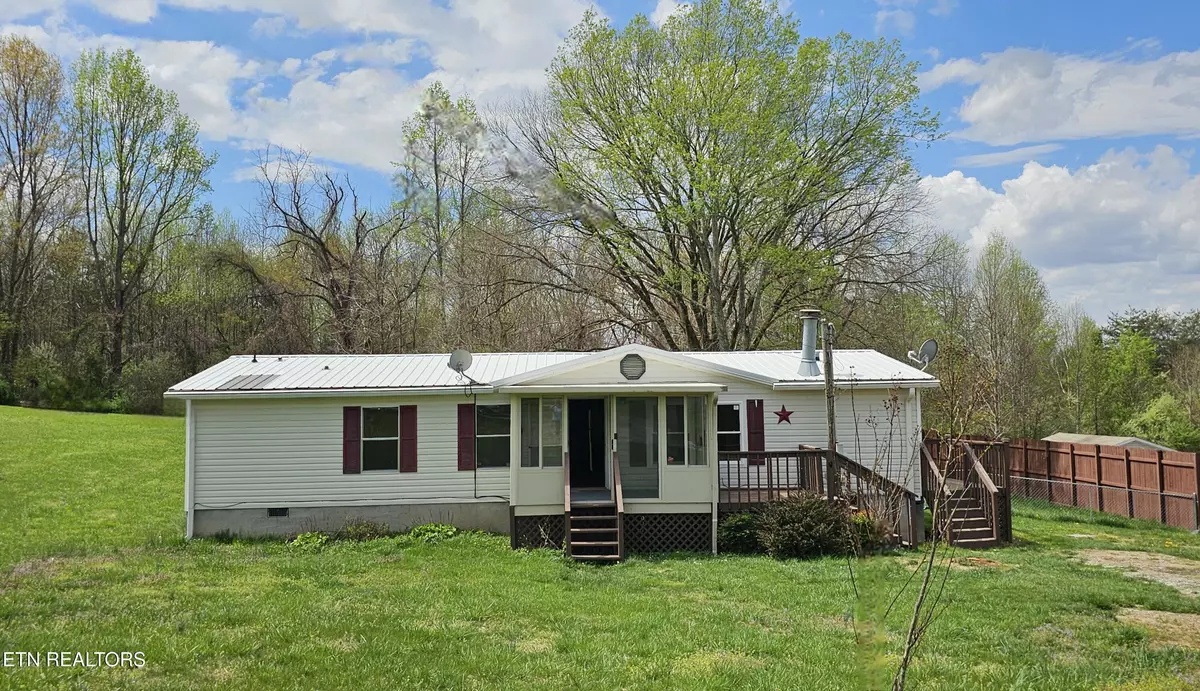 Lafollette, TN 37766,242 Cowan LN