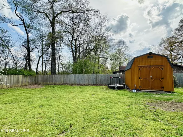 Clinton, TN 37716,102 Oakwood DR