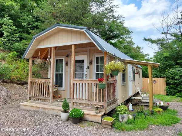 152 GREENWAY St, Sneedville, TN 37869