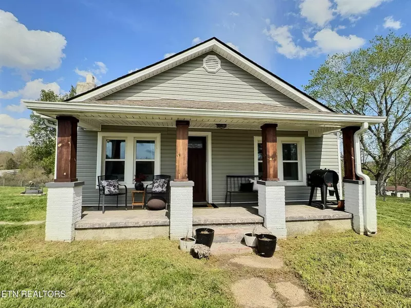 165 Lake Shore LN, Lafollette, TN 37766