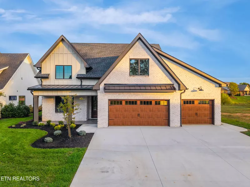 686 Ironwood LN, Loudon, TN 37774