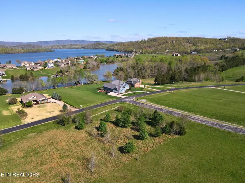271 Shore DR, Rockwood, TN 37854