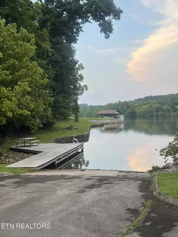 Loudon, TN 37774,120 Vineyard Cove DR