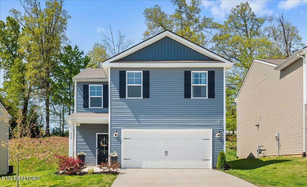 Knoxville, TN 37932,939 Curly Top Lane