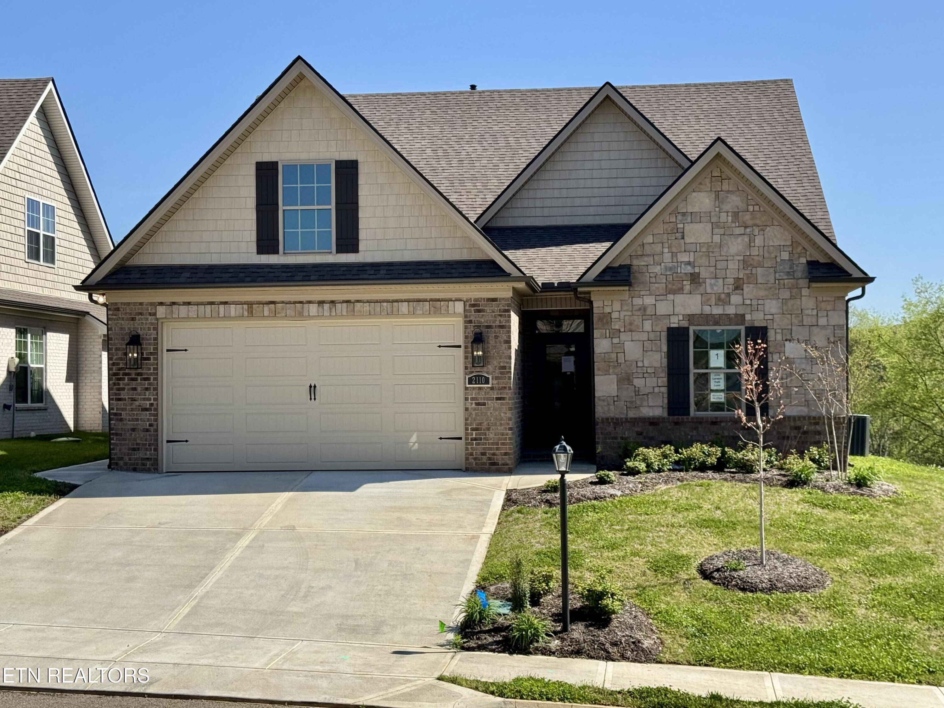 2110 Lantern Park LN, Knoxville, TN 37932