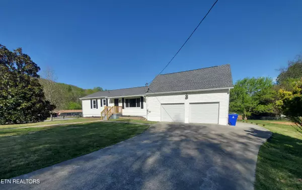 105 Ford Ave, Harriman, TN 37748