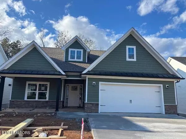 1736 Green Meadows LN, Lenoir City, TN 37771