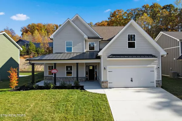 1751 Green Meadows LN, Lenoir City, TN 37771