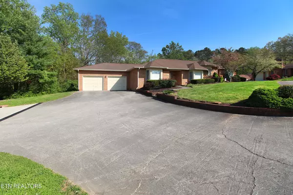 6916 Bridle CT, Knoxville, TN 37921