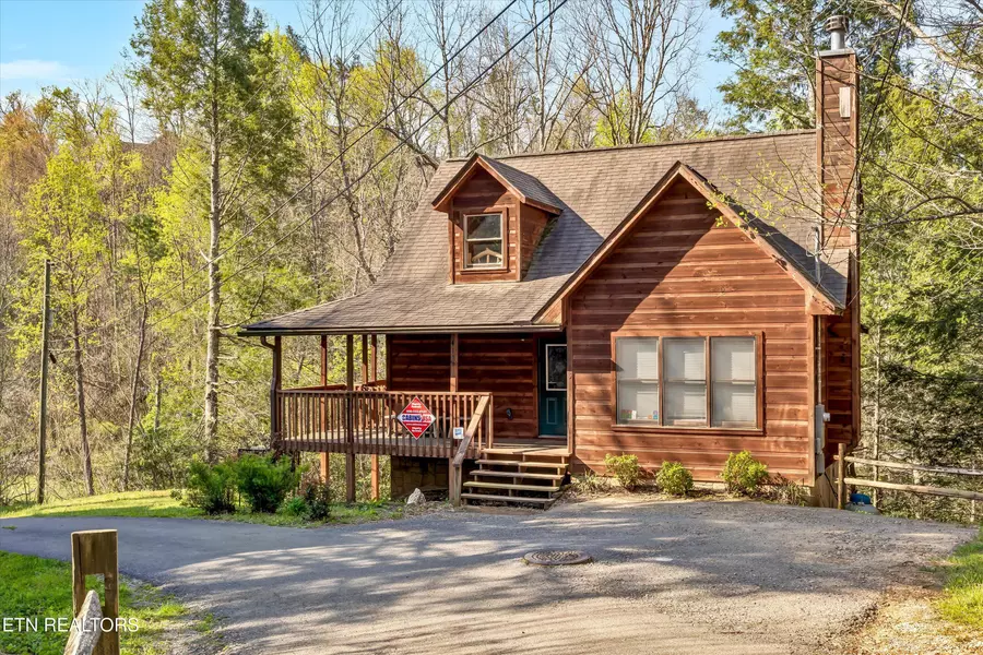 415 Silver Maple LN, Gatlinburg, TN 37738