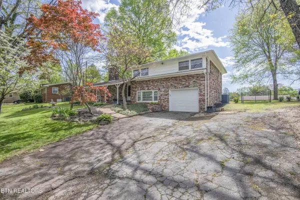 Knoxville, TN 37912,1908 Wintergreen DR