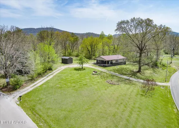 10587 Chestnut Hill Rd, Crab Orchard, TN 37723