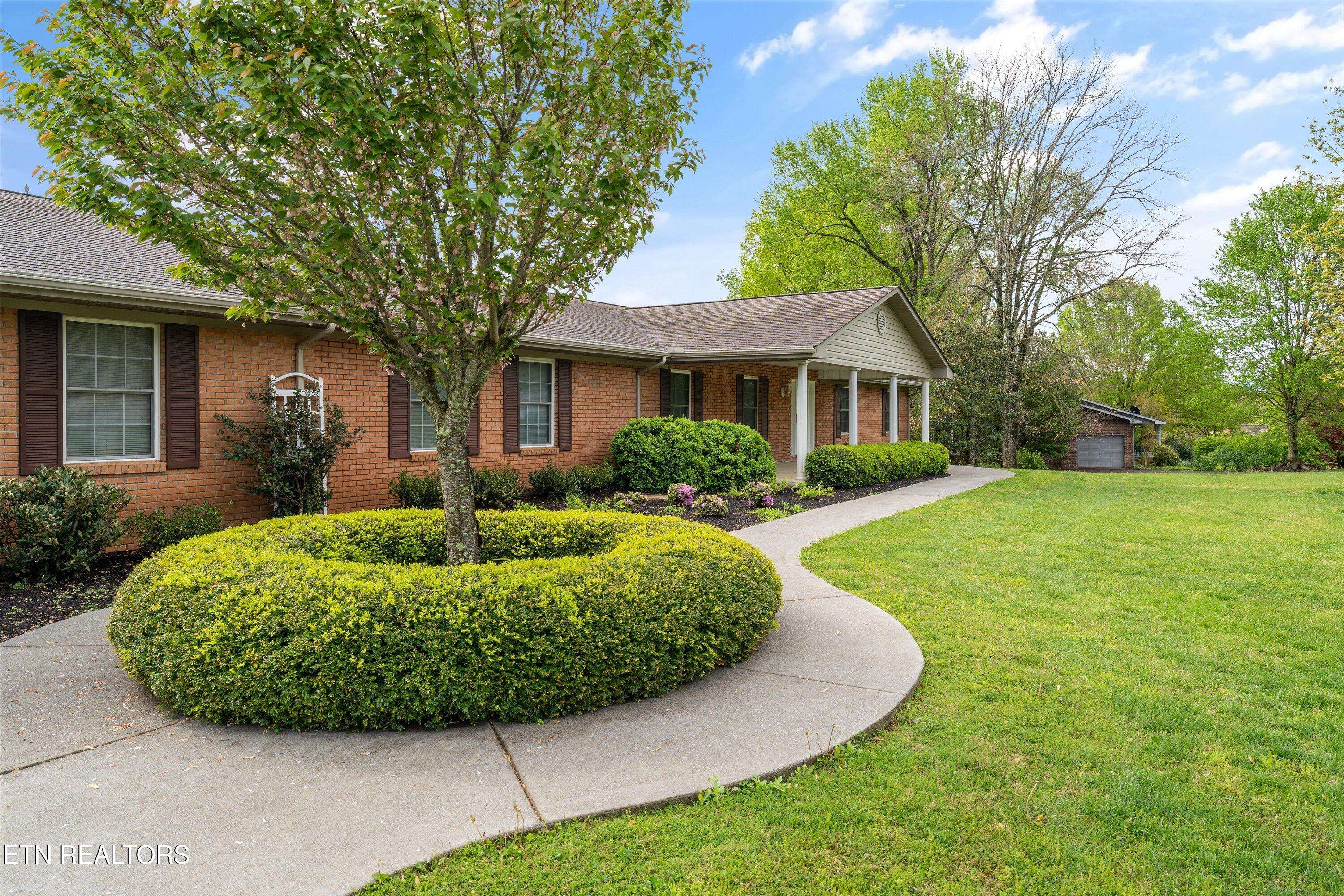 1245 Heritage DR, Maryville, TN 37803