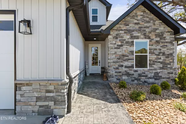 Loudon, TN 37774,141 Daleyuhski WAY