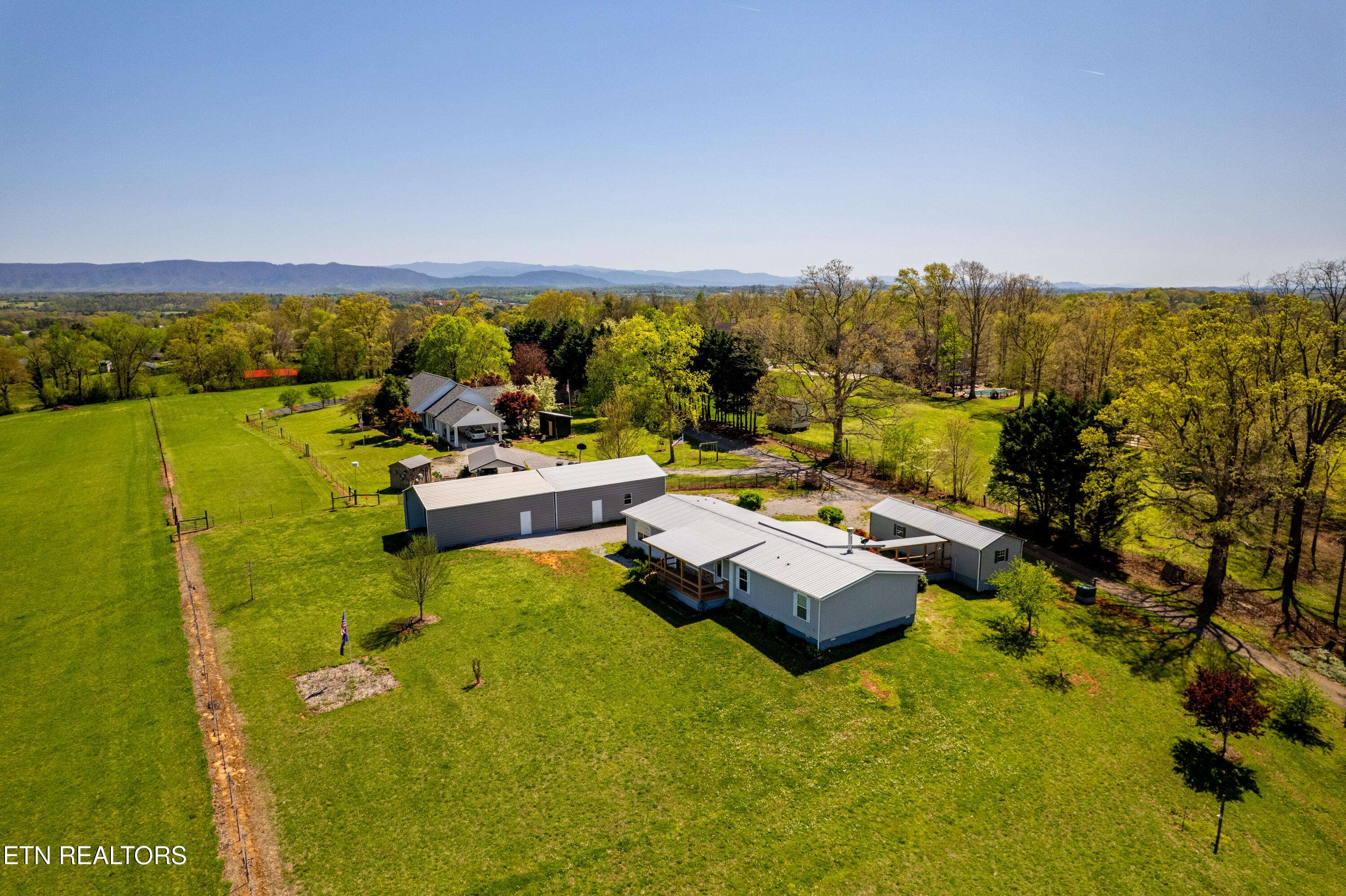 1421 Salem Loop Rd, Greenback, TN 37742