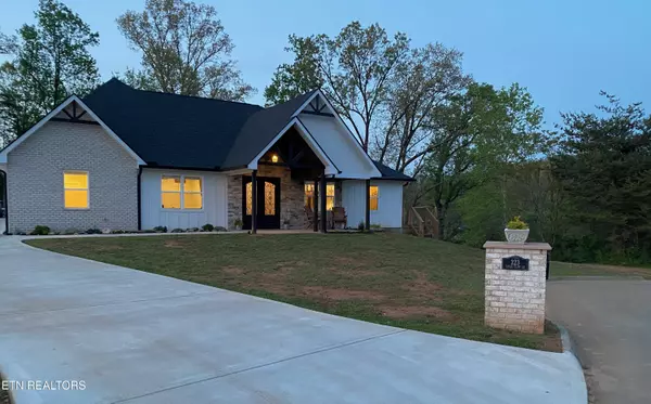 Dandridge, TN 37725,323 Eagle Claw LN