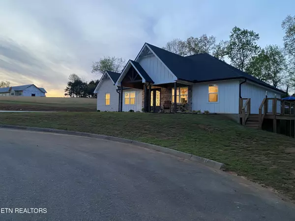 Dandridge, TN 37725,323 Eagle Claw LN