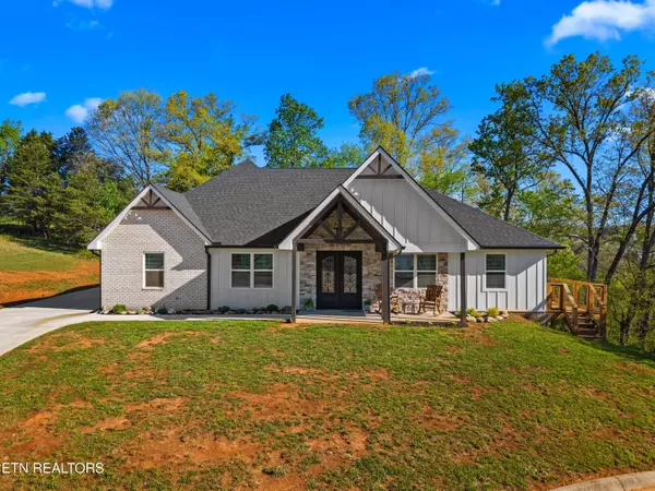 Dandridge, TN 37725,323 Eagle Claw LN