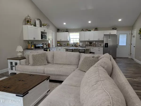 Tazewell, TN 37879,110 Gladys LN