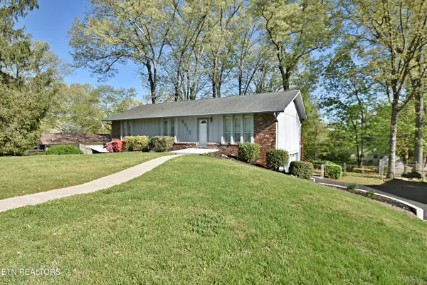 Knoxville, TN 37923,8912 Moneymaker DR