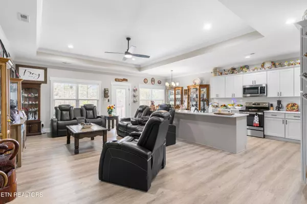 Maryville, TN 37801,860 Pinebrooke DR