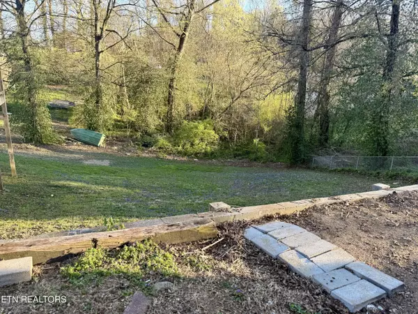 Clinton, TN 37716,321 Walnut Valley Rd