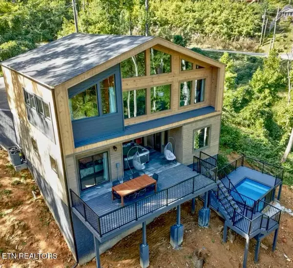 Gatlinburg, TN 37738,816 Chestnut Dr DR