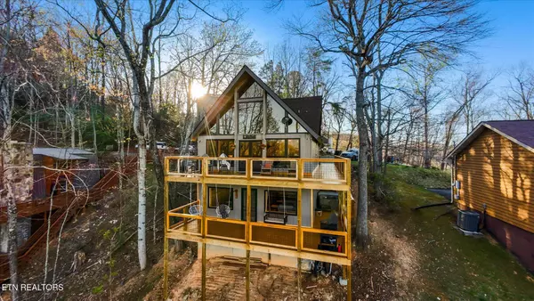 1427 Nordic DR, Gatlinburg, TN 37738