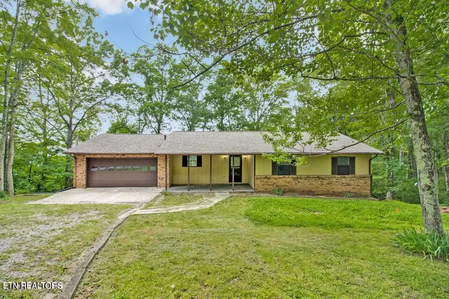 560 Yellow Cliff Estates Rd, Jamestown, TN 38556